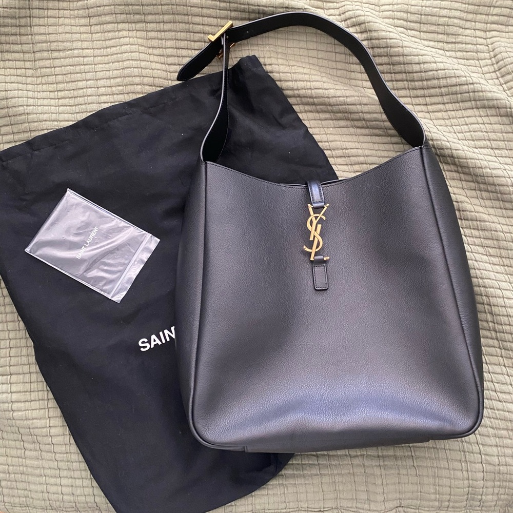 YSL Le 5 à 7 supple large in grained black leather